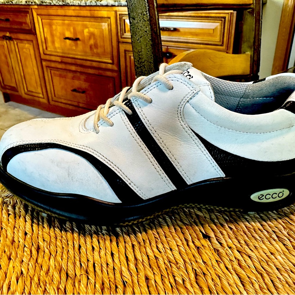 Ladies/Woman’s stylish Ecco leather golf shoes (white & black)